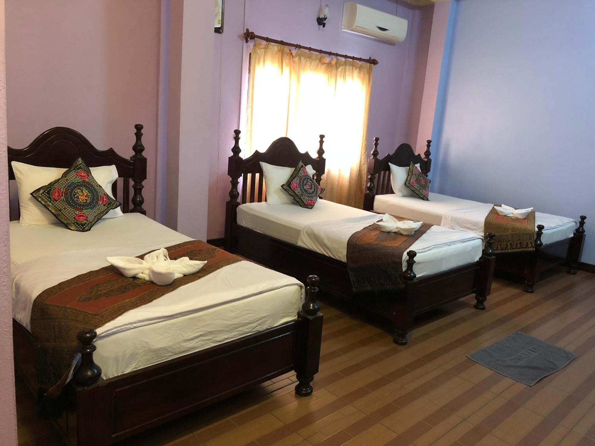 Soutjai Guesthouse & Restaurant Vang Vieng Exterior photo